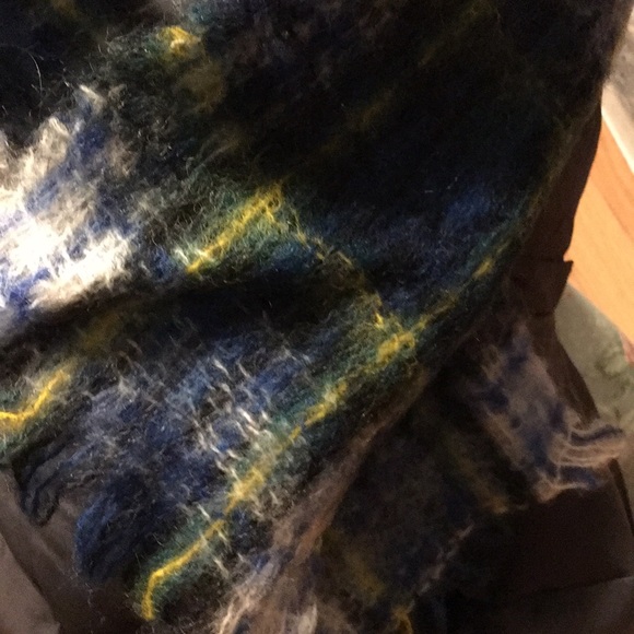 Vintage Wool scarf made in Scotland - Picture 6 of 7